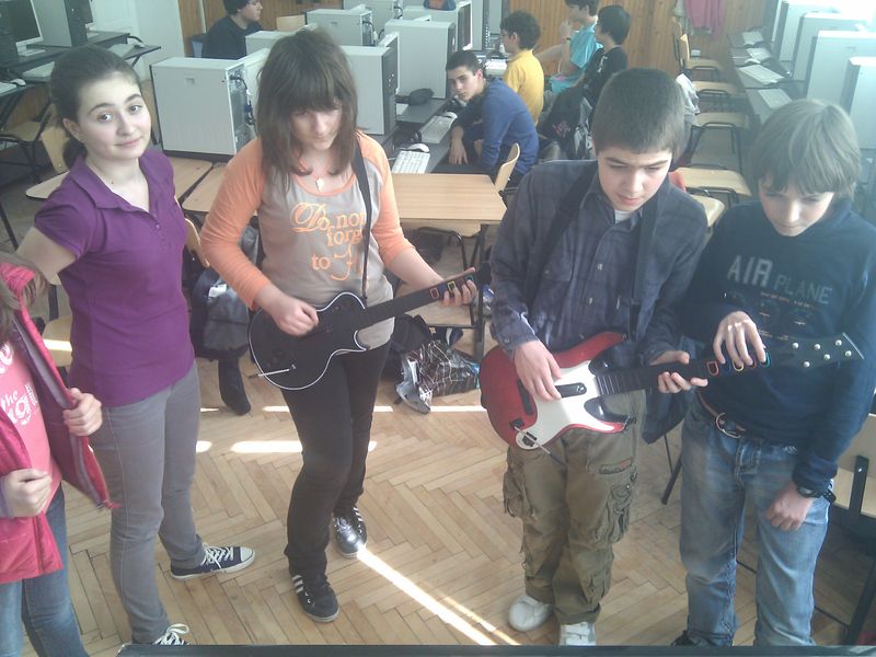 File:2013-04-guitar-hero-2.jpg