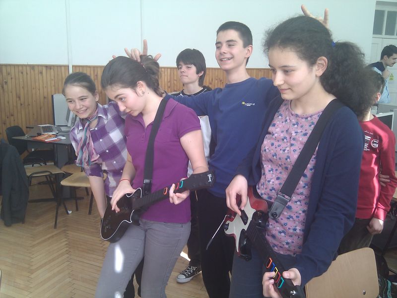 File:2013-04-guitar-hero-1.jpg